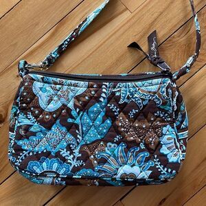 Vera Bradley brown/blue print quilted crossbody bag. Zipper closure.